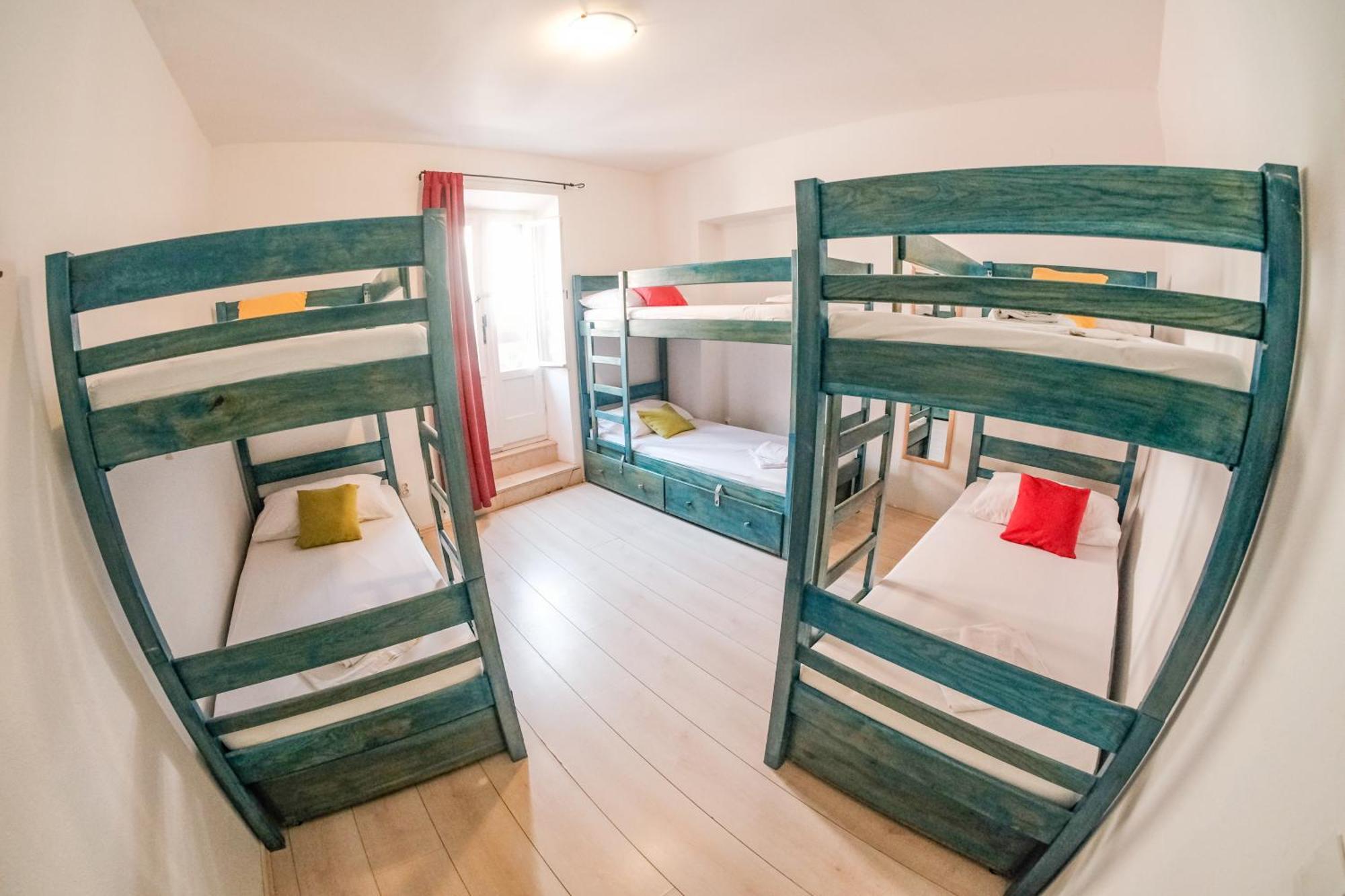 White Rabbit Hostel Hvar Town Bagian luar foto