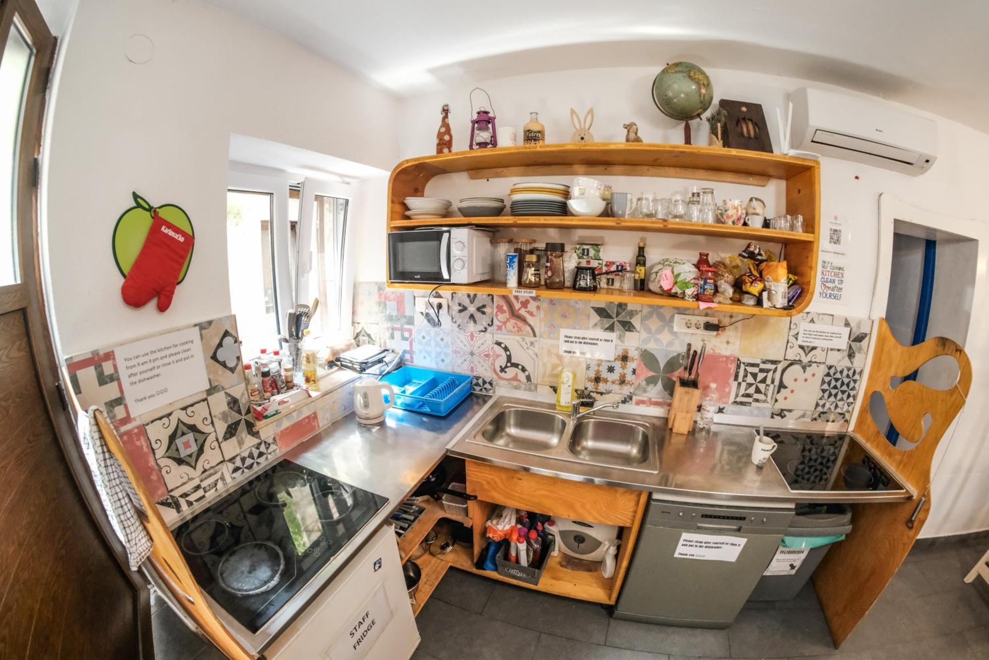 White Rabbit Hostel Hvar Town Bagian luar foto