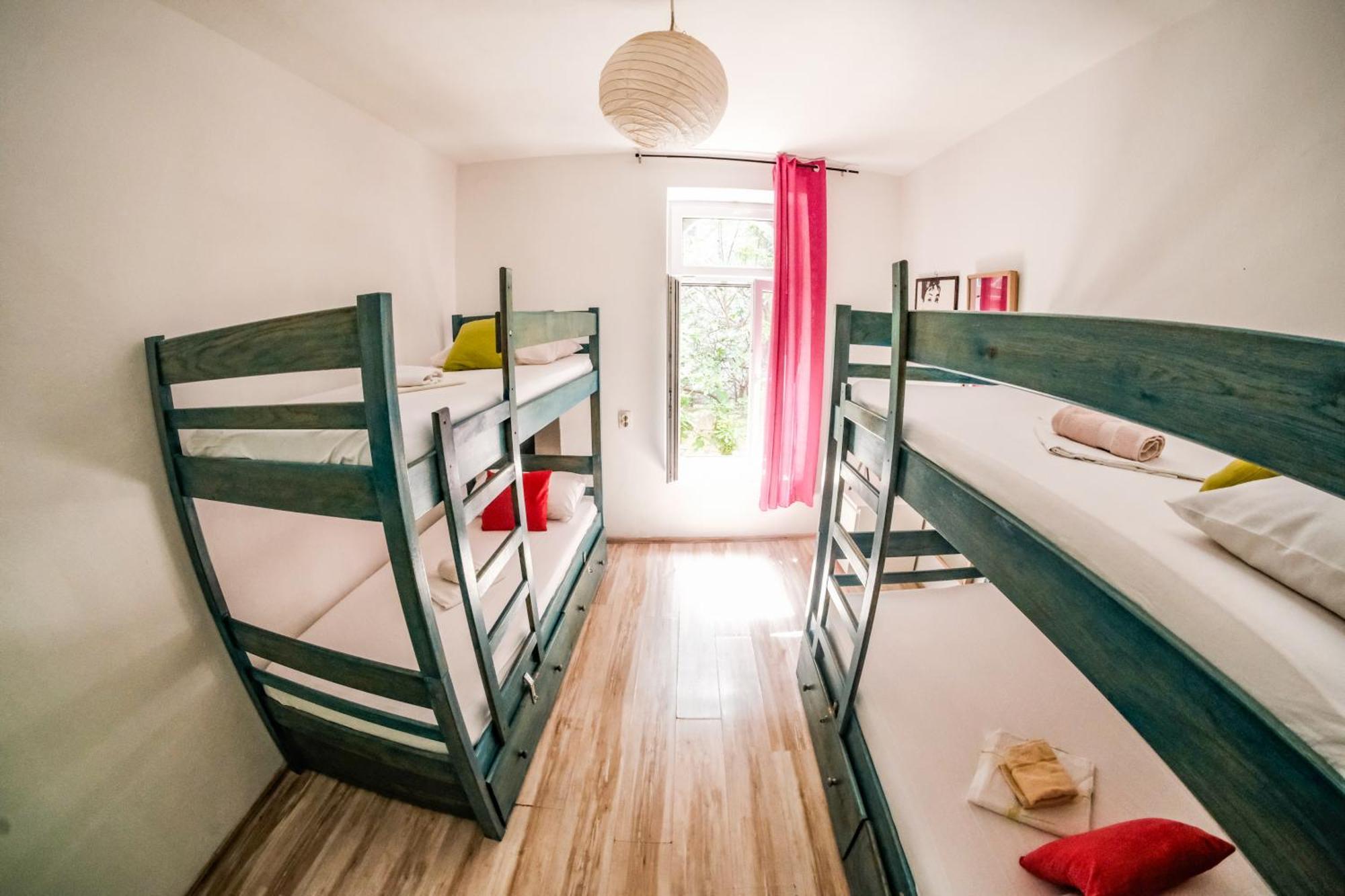 White Rabbit Hostel Hvar Town Bagian luar foto