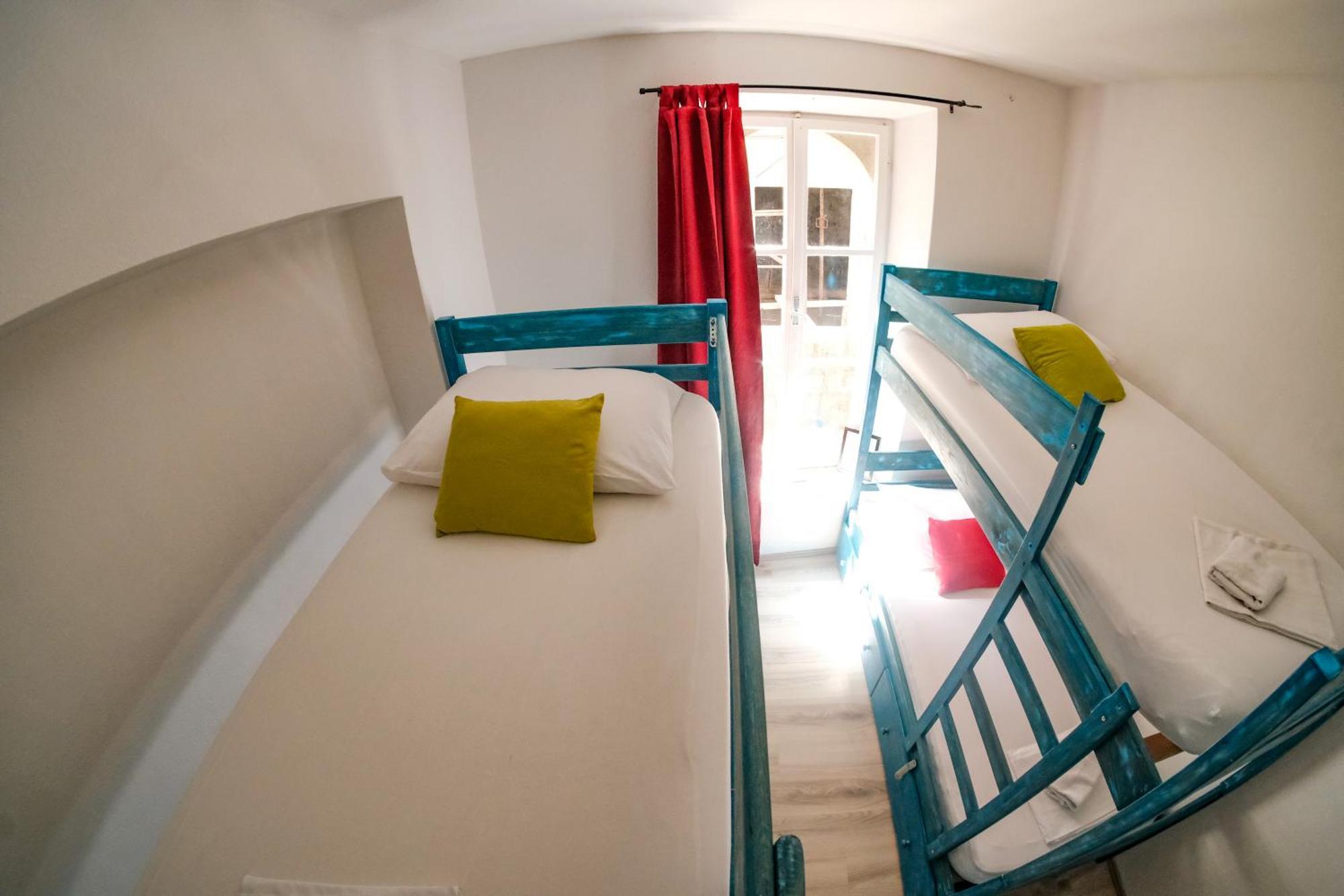 White Rabbit Hostel Hvar Town Bagian luar foto