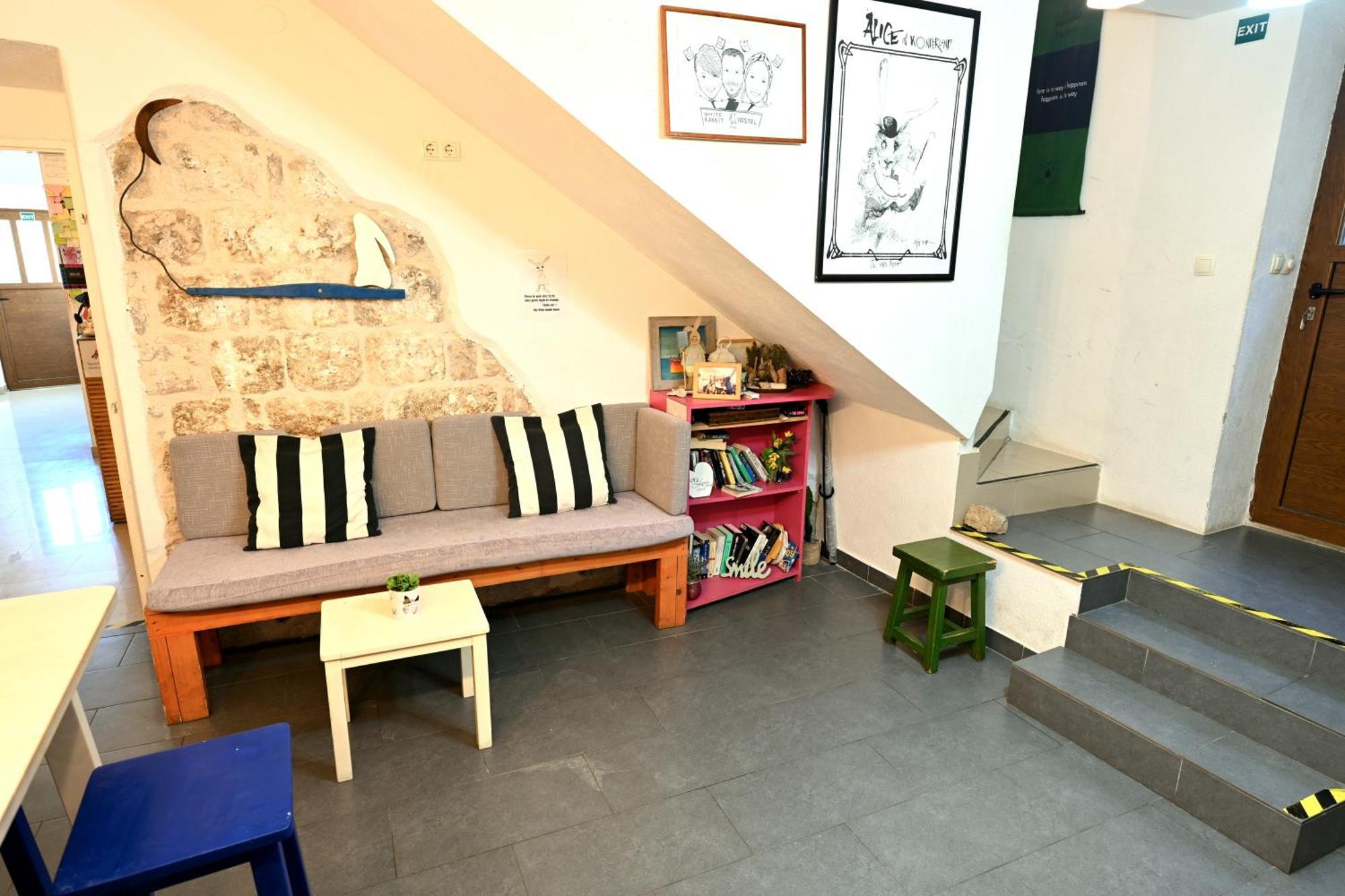 White Rabbit Hostel Hvar Town Bagian luar foto