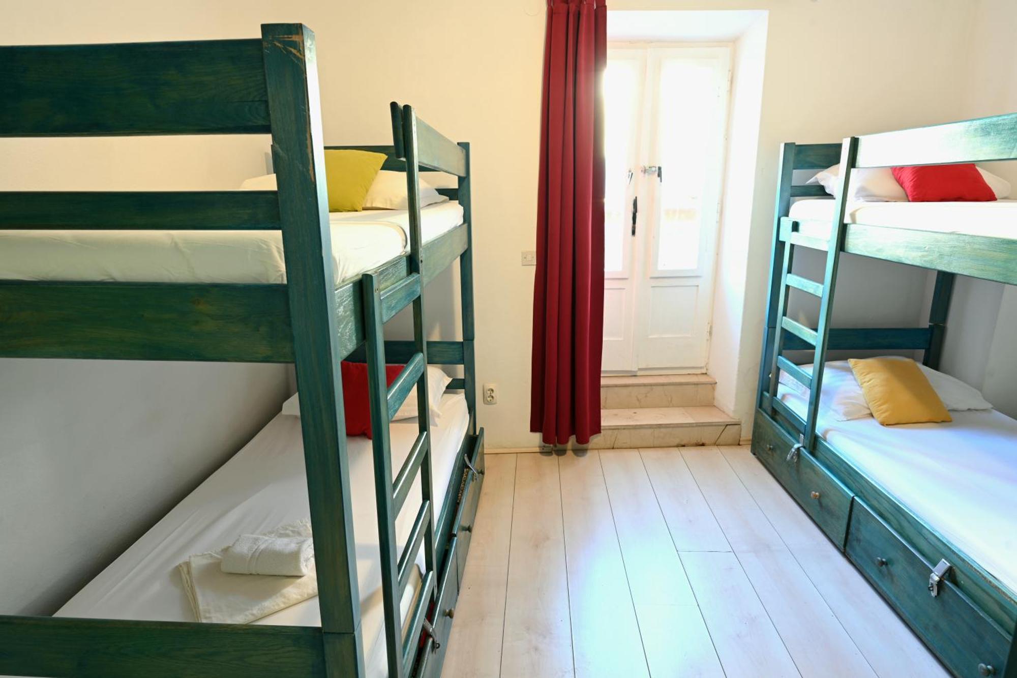 White Rabbit Hostel Hvar Town Bagian luar foto