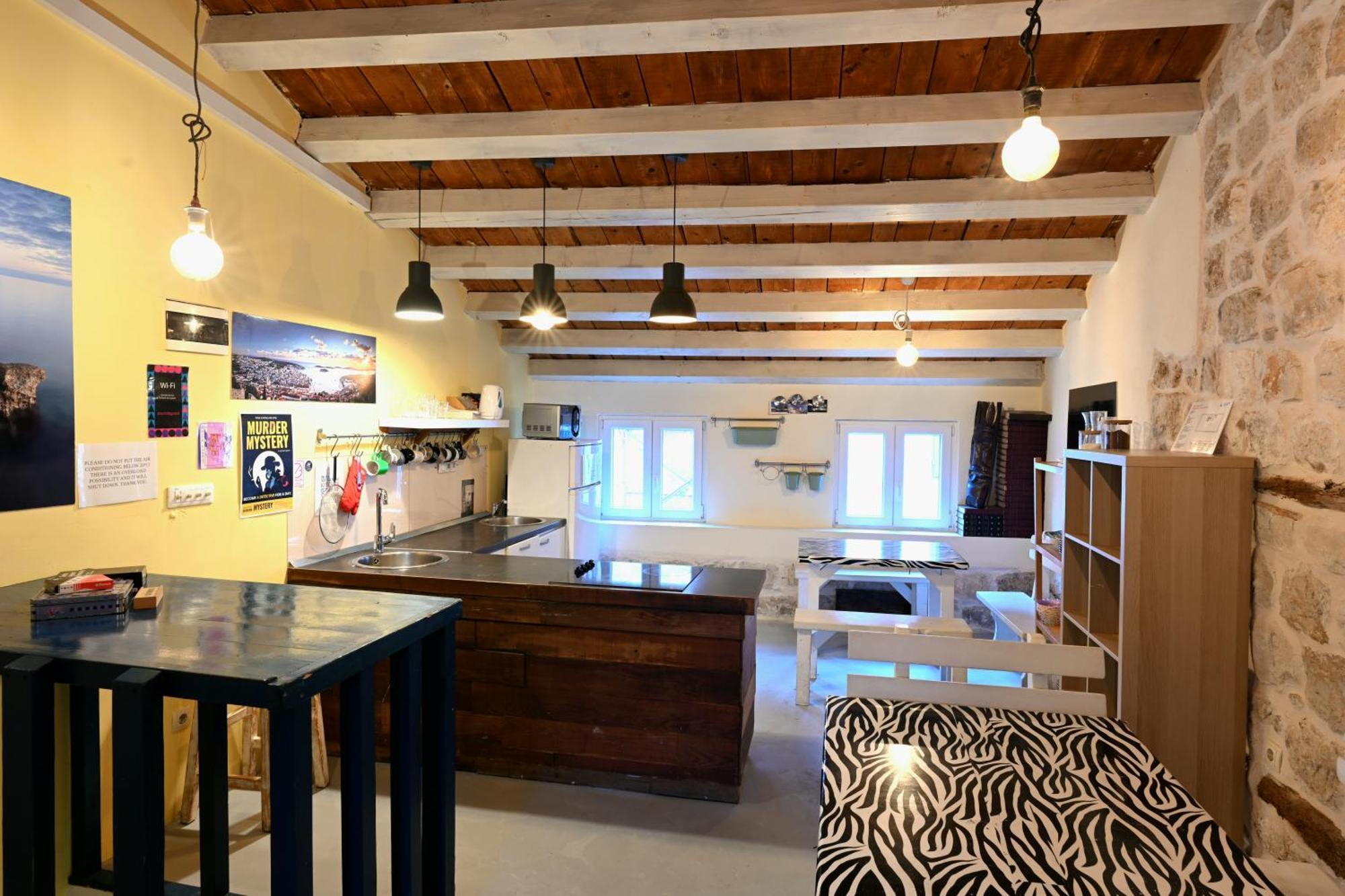 White Rabbit Hostel Hvar Town Bagian luar foto