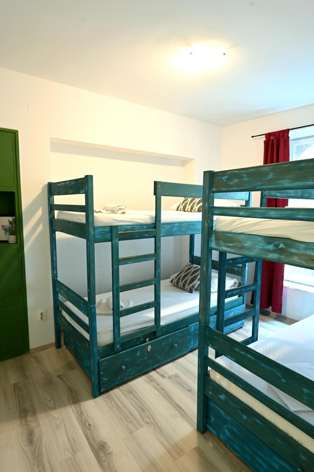 White Rabbit Hostel Hvar Town Bagian luar foto