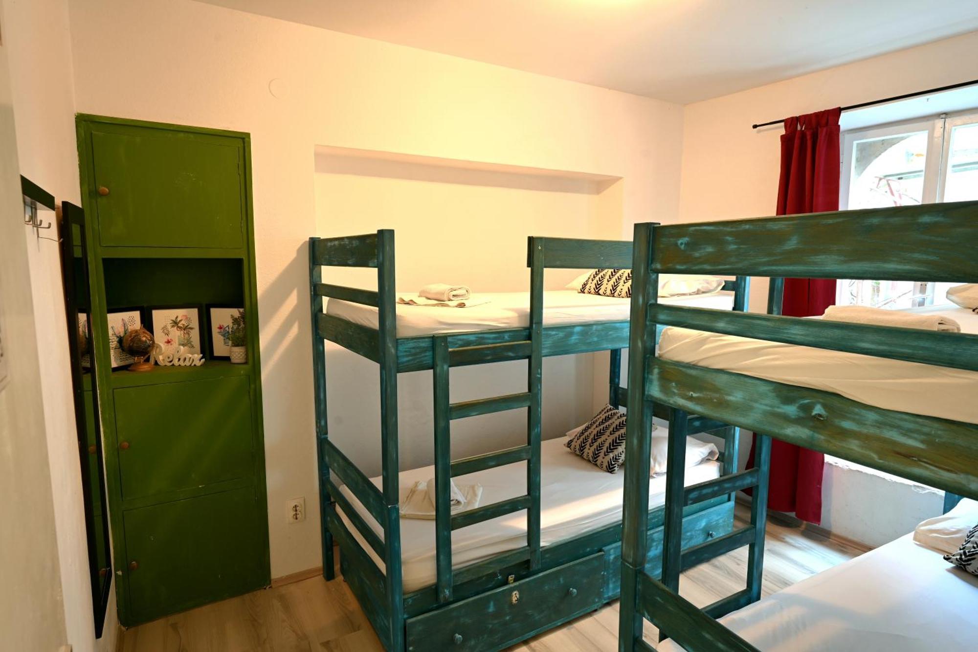 White Rabbit Hostel Hvar Town Bagian luar foto