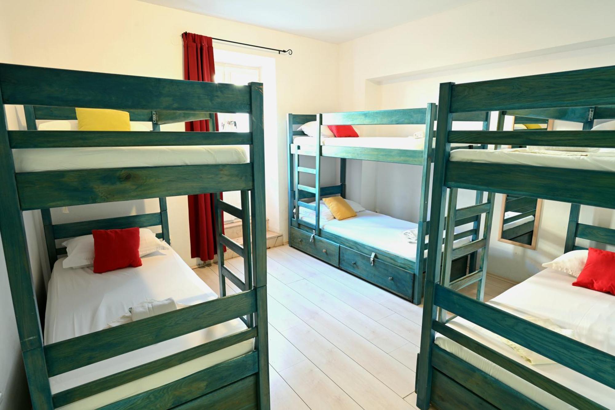 White Rabbit Hostel Hvar Town Bagian luar foto