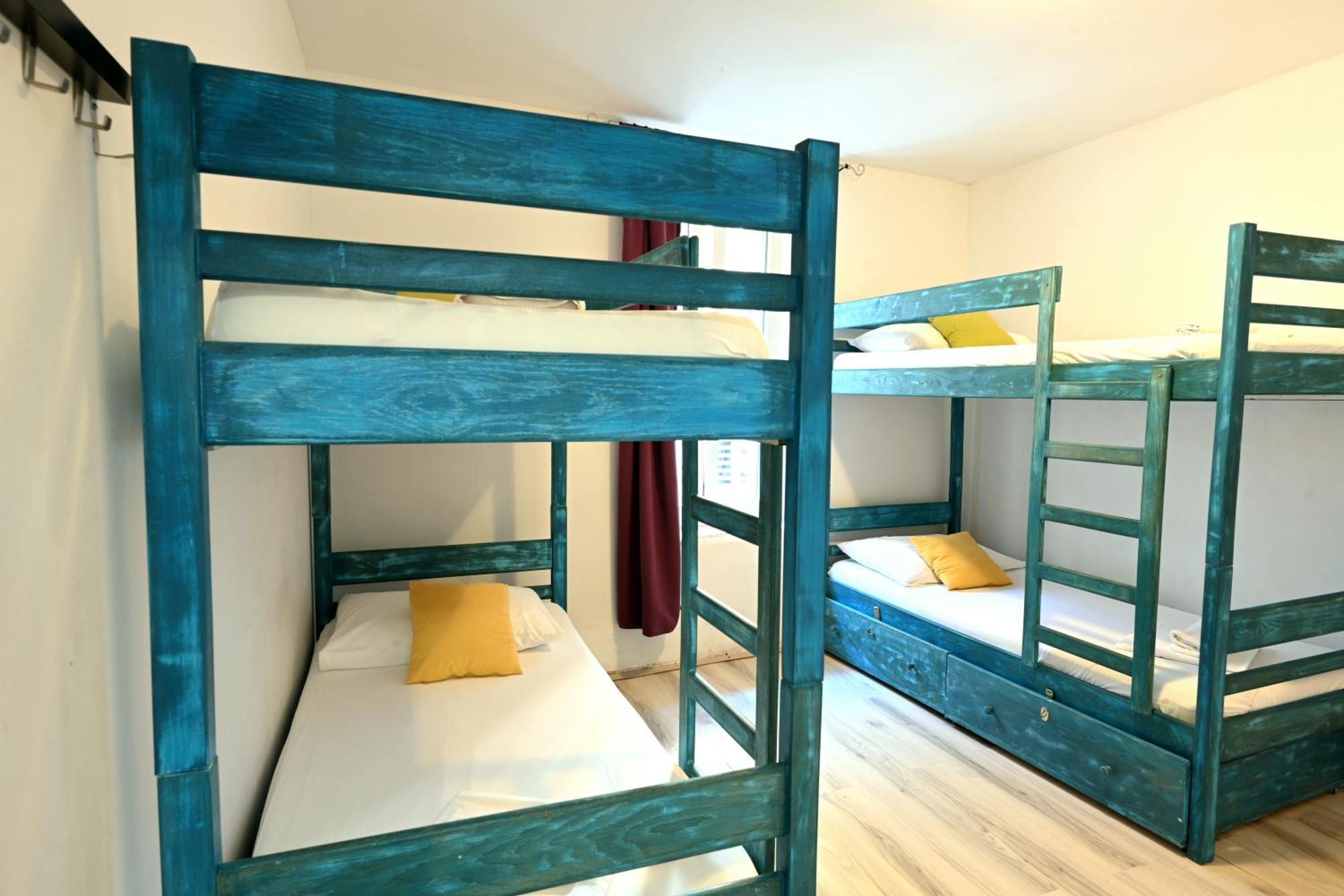 White Rabbit Hostel Hvar Town Bagian luar foto