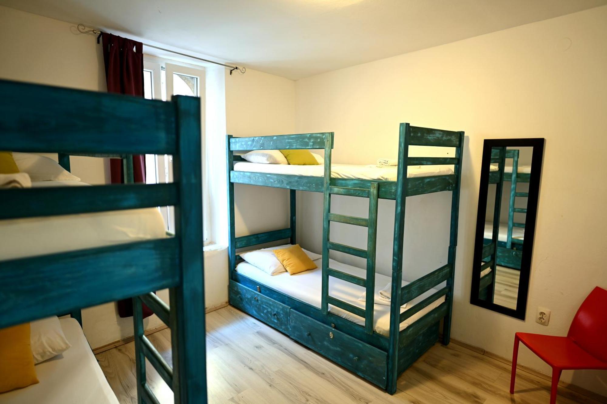 White Rabbit Hostel Hvar Town Bagian luar foto