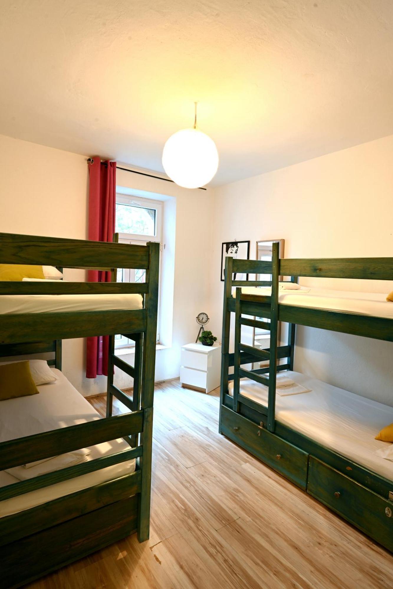 White Rabbit Hostel Hvar Town Bagian luar foto