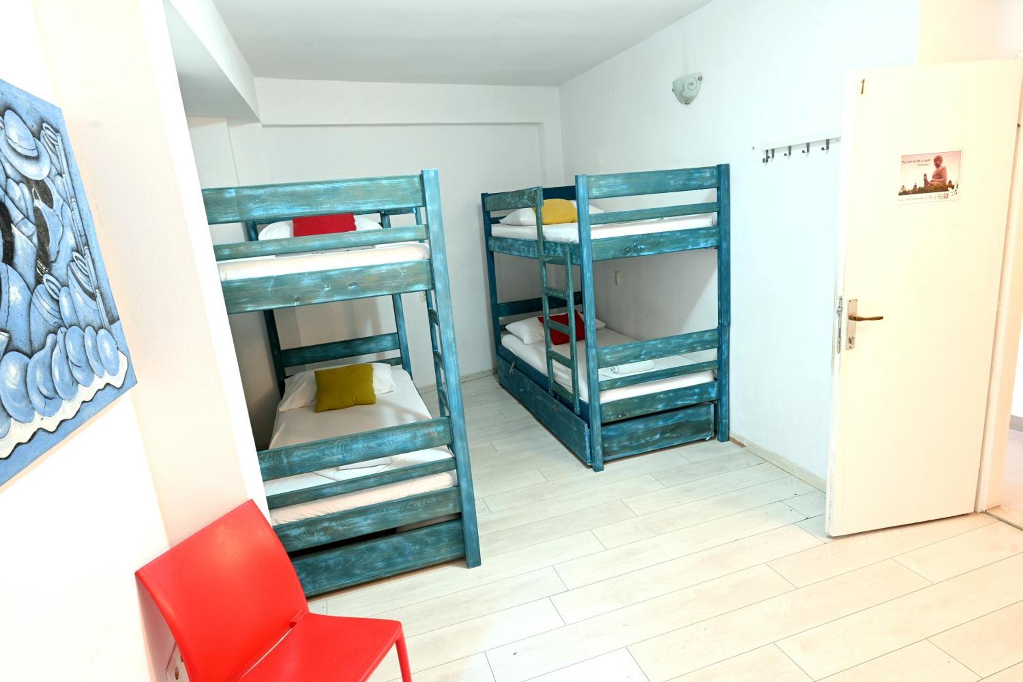 White Rabbit Hostel Hvar Town Bagian luar foto
