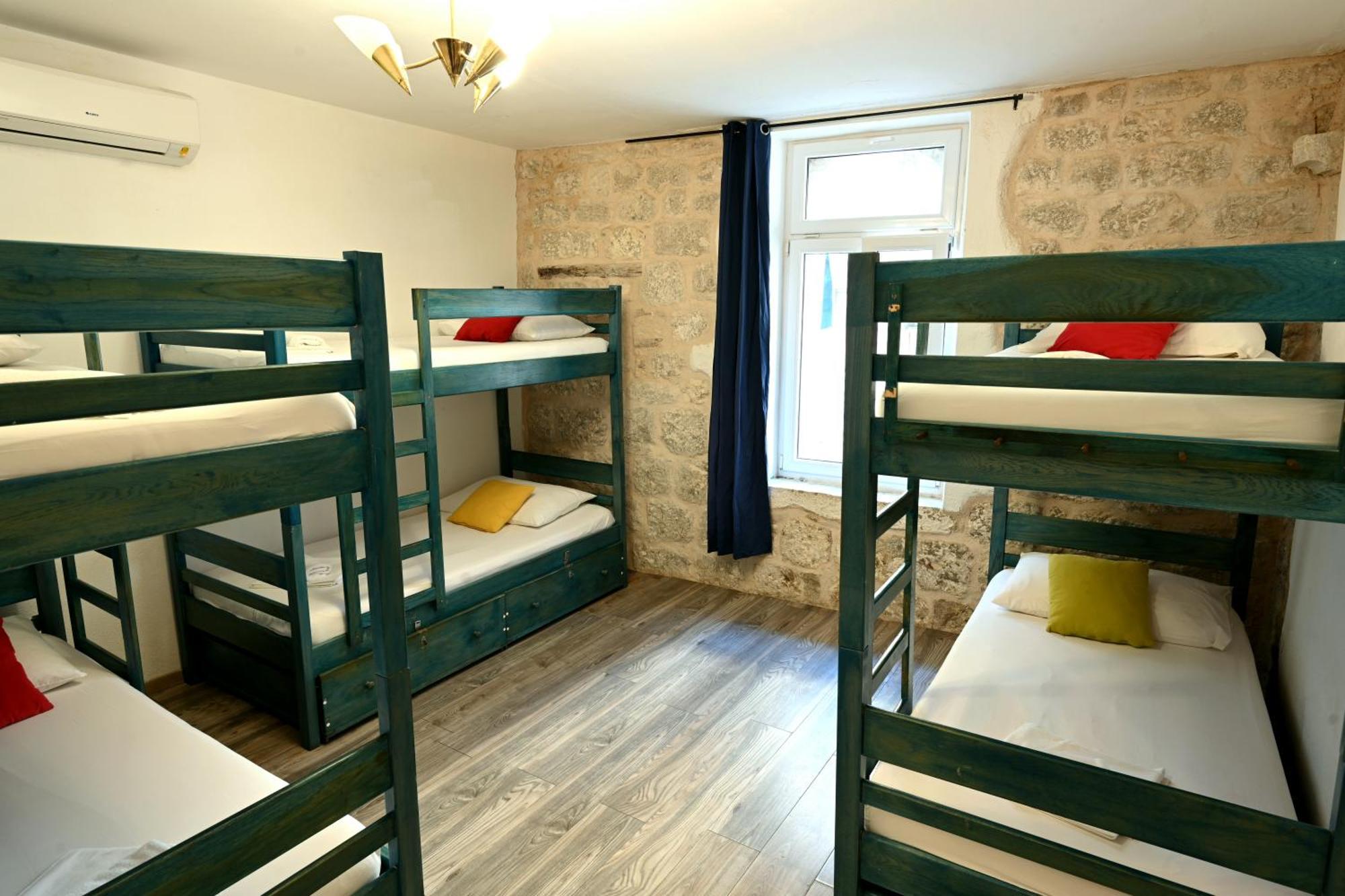 White Rabbit Hostel Hvar Town Bagian luar foto