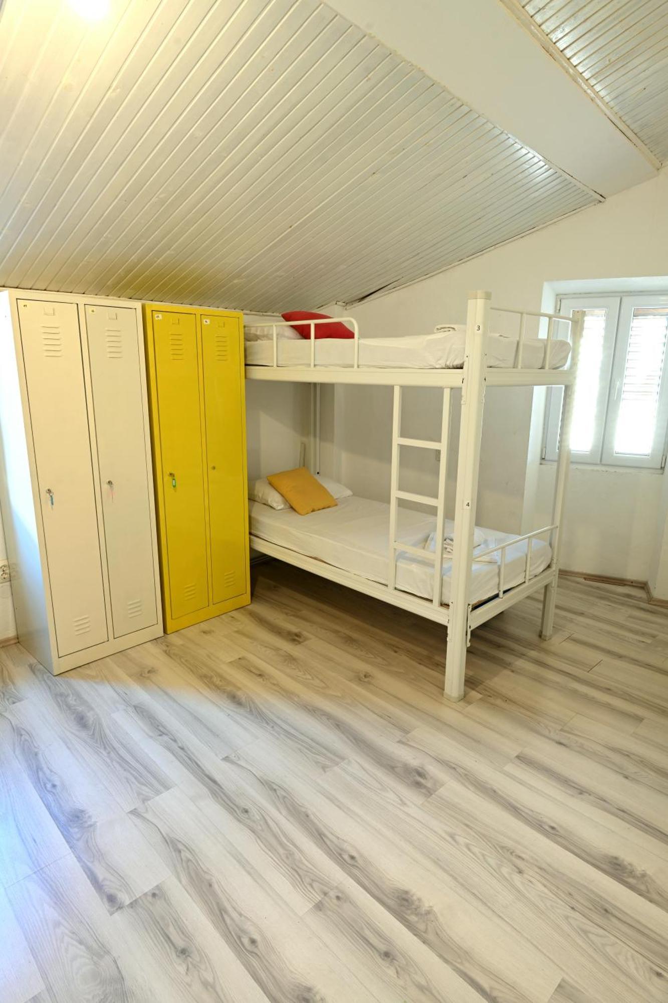 White Rabbit Hostel Hvar Town Bagian luar foto