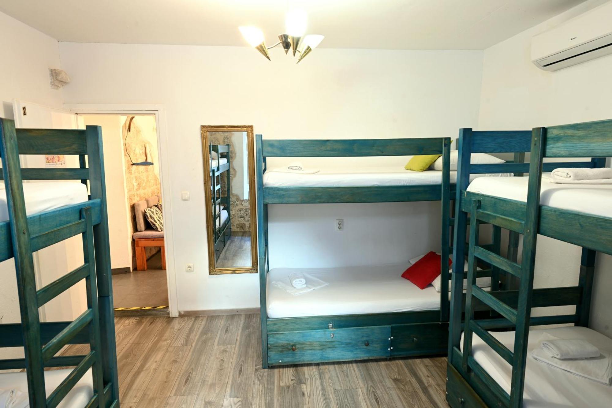 White Rabbit Hostel Hvar Town Bagian luar foto