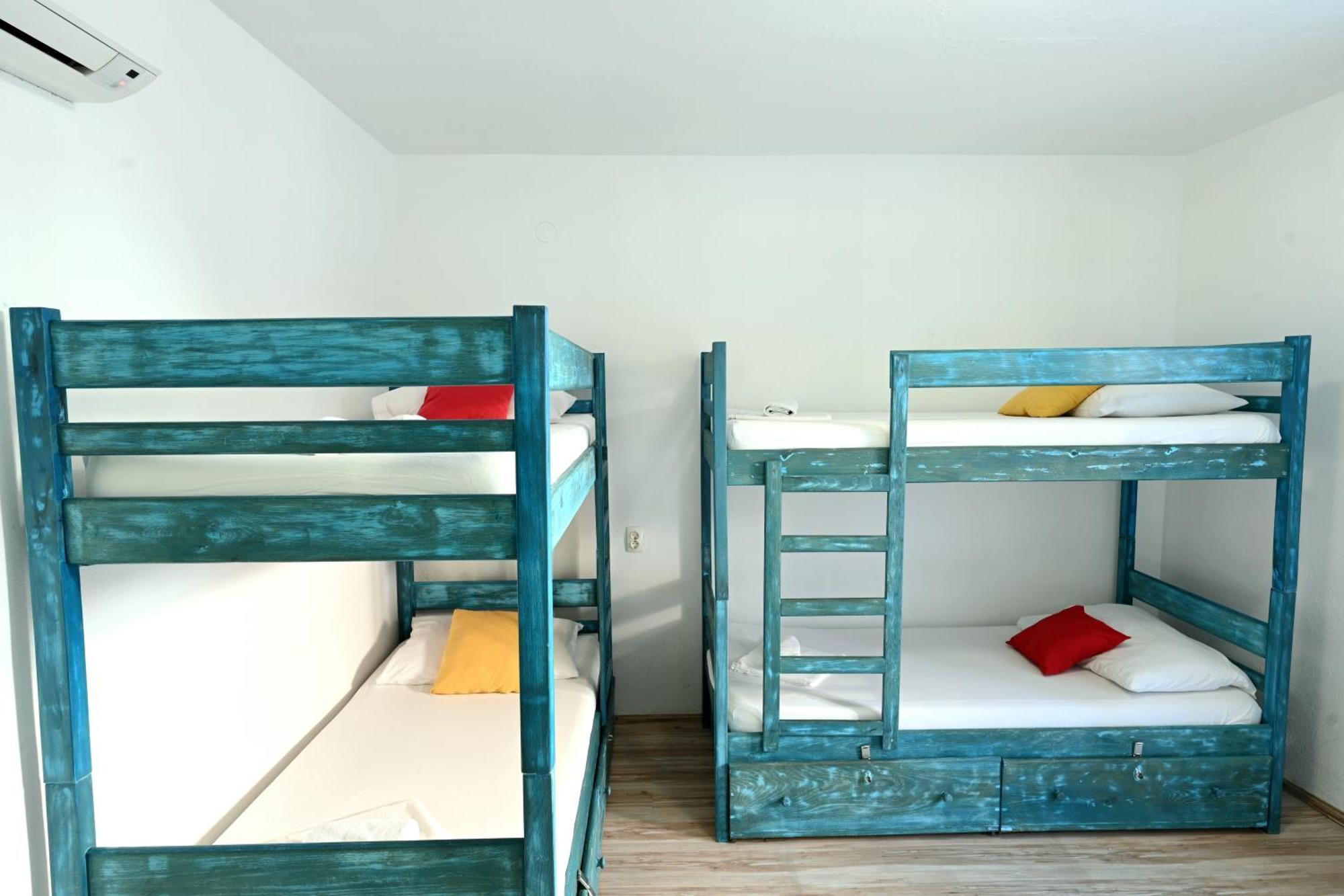 White Rabbit Hostel Hvar Town Bagian luar foto
