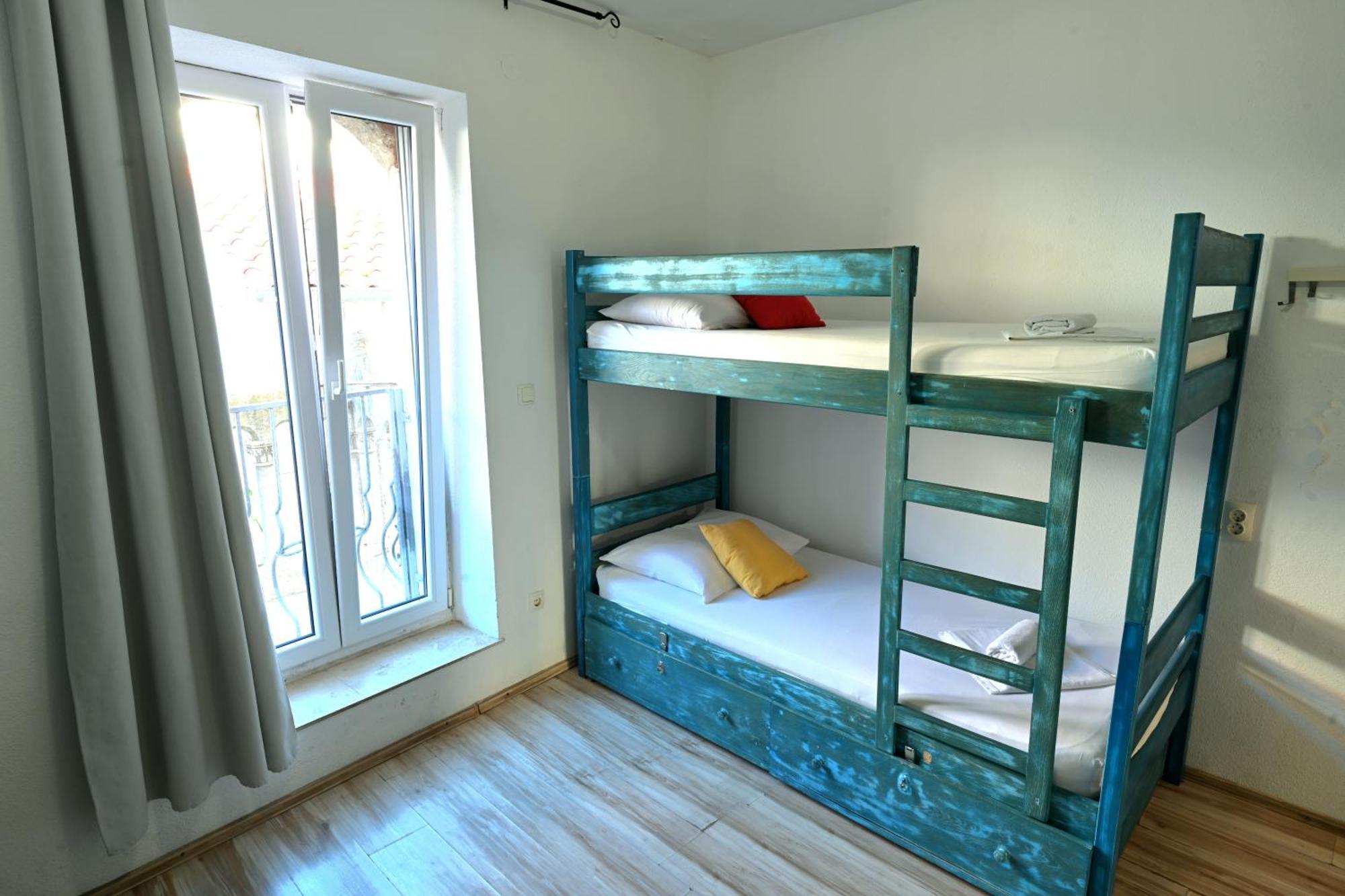 White Rabbit Hostel Hvar Town Bagian luar foto