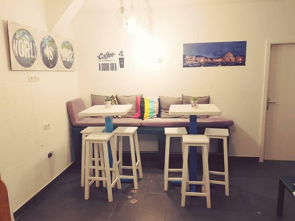 White Rabbit Hostel Hvar Town Bagian luar foto